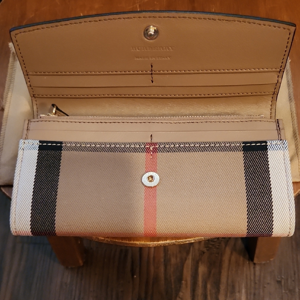 NEW BURBERRY Women's Nova/Haymarket Check Leather & Canvas Continental Wallet - Picture 3 of 7